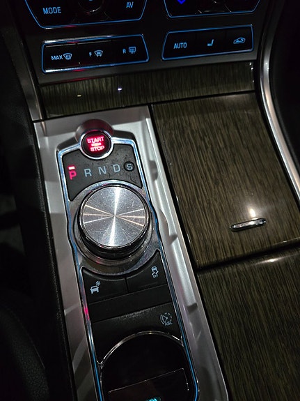 Jaguar XF 11 of 16