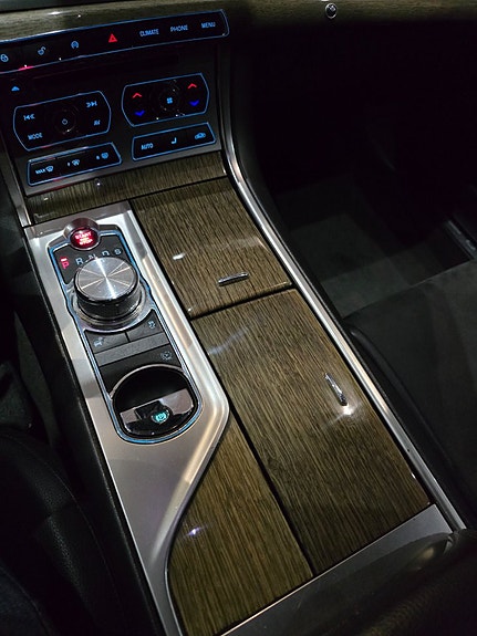 Jaguar XF 12 of 16