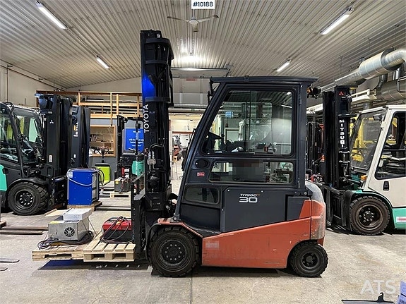 TOYOTA 8FBMKT30 Motvikstruck (82,000:- ex moms)