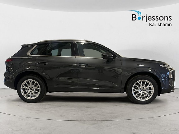 Audi Q3 2 of 5