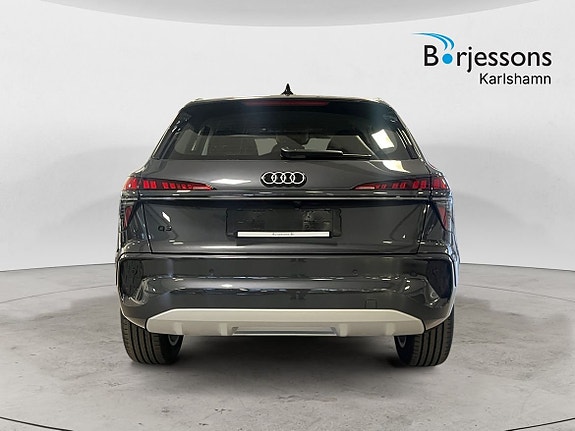 Audi Q3 4 of 5