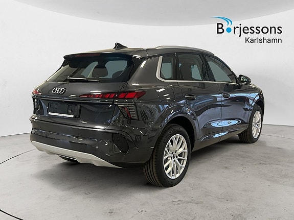 Audi Q3 3 of 5