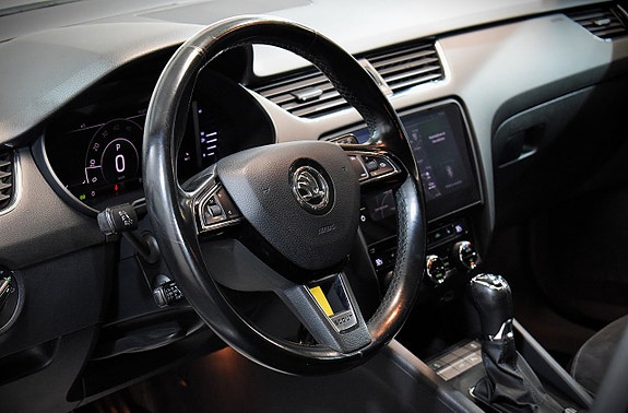 Skoda Octavia Scout 10 of 26