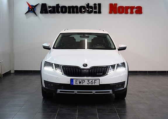 Skoda Octavia Scout 3 of 5