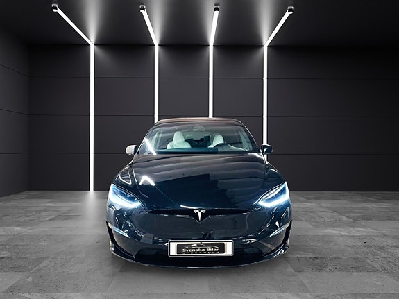 Tesla Model X 4 of 5