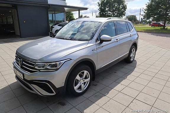 Volkswagen Tiguan Allspace 2 of 5