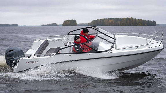 AMT 190 BR -23 Yamaha F100-26 3 of 6