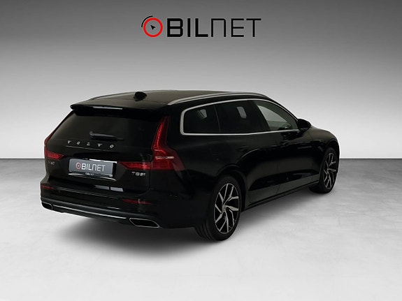 Volvo V60 2 of 29