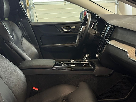 Volvo V60 11 of 29