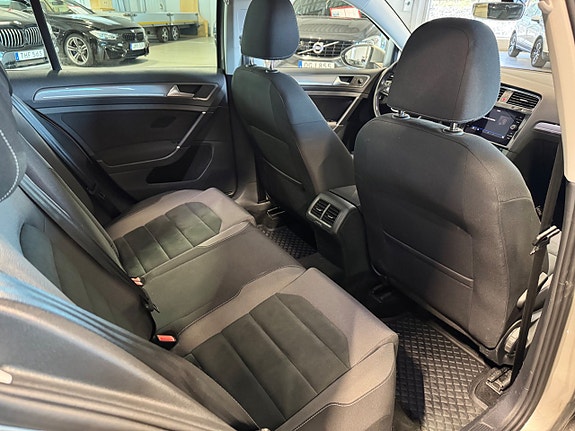 Volkswagen Golf Alltrack 12 of 29