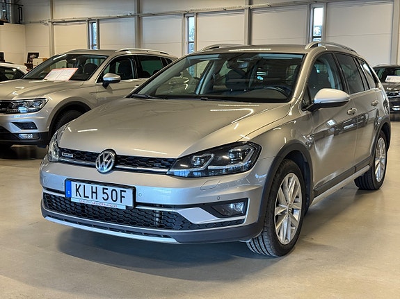 Volkswagen Golf Alltrack 2 of 5