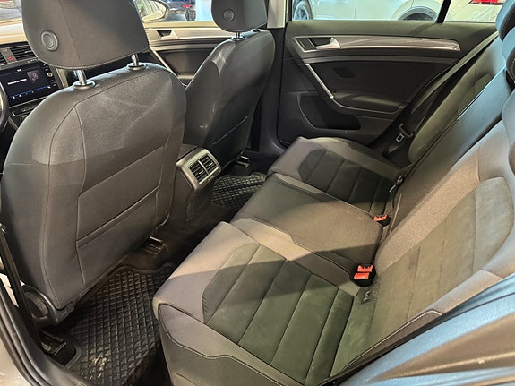 Volkswagen Golf Alltrack 9 of 29