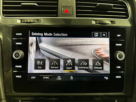 Volkswagen Golf Alltrack 17 of 29