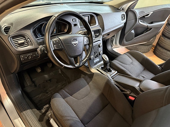 Volvo V40 11 of 26