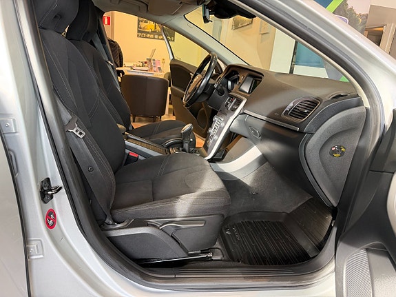 Volvo V40 15 of 26