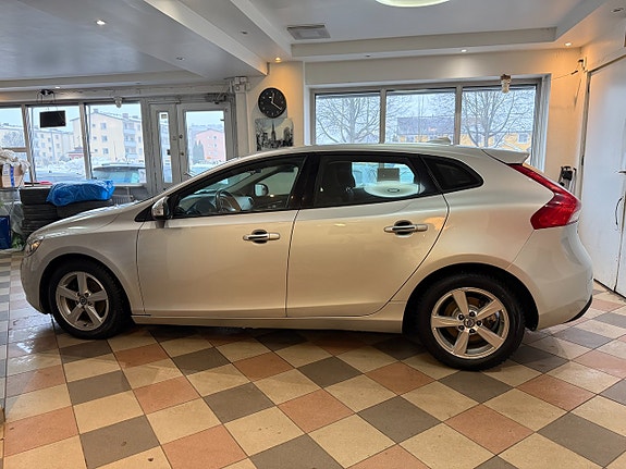Volvo V40 4 of 26