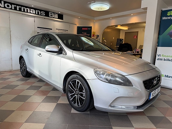 Volvo V40 5 of 26