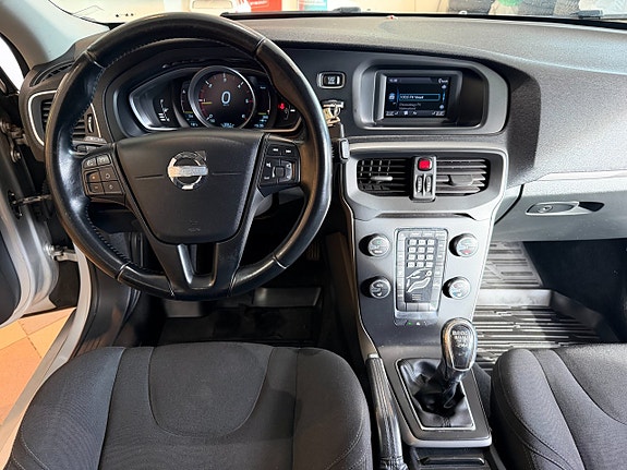 Volvo V40 17 of 26