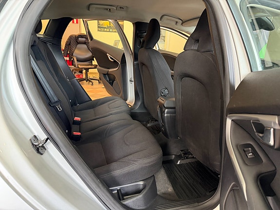 Volvo V40 22 of 26