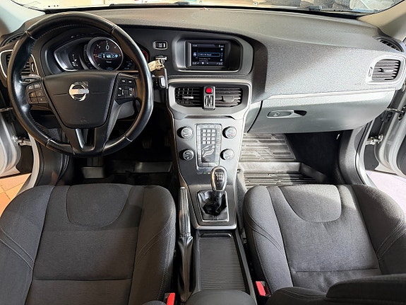 Volvo V40 16 of 26