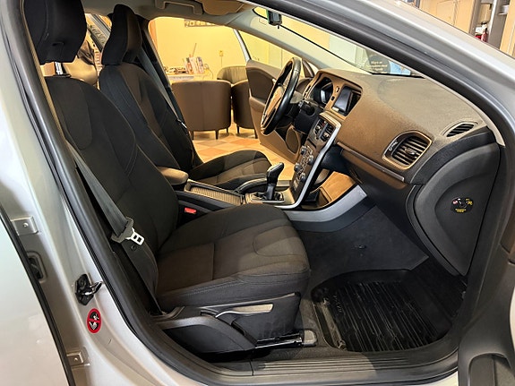 Volvo V40 13 of 26
