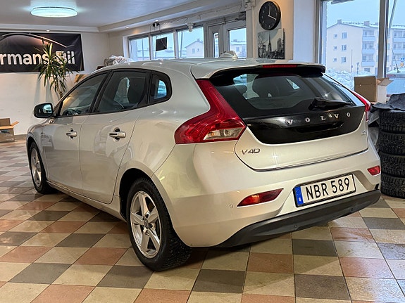 Volvo V40 8 of 26