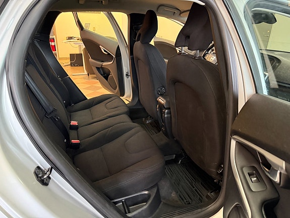 Volvo V40 22 of 26
