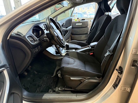 Volvo V40 12 of 26