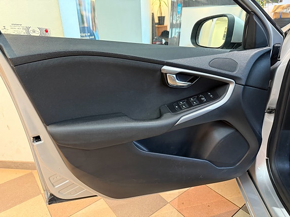 Volvo V40 10 of 26