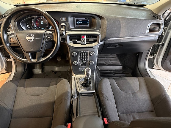 Volvo V40 15 of 26