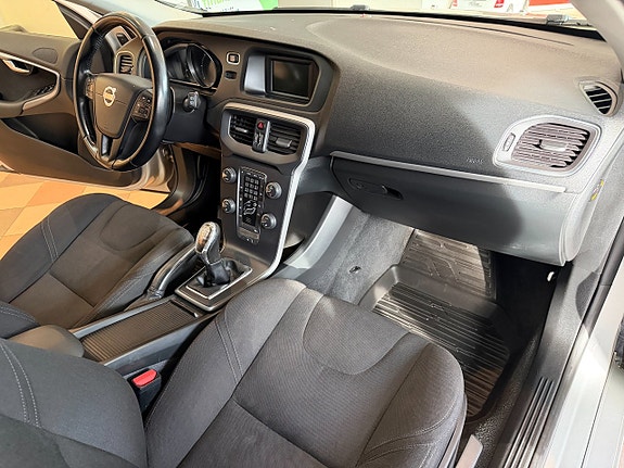 Volvo V40 14 of 26