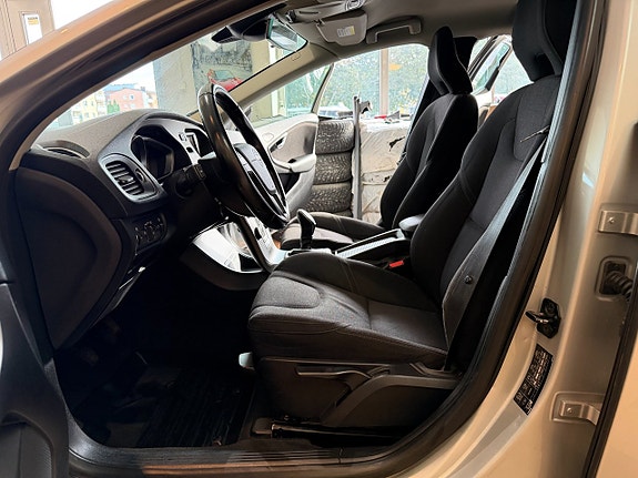 Volvo V40 13 of 26