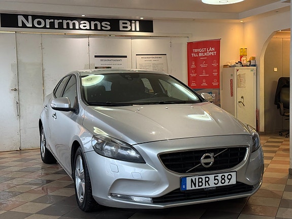 Volvo V40 3 of 26