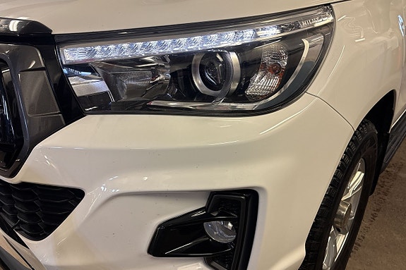 Toyota HiLux 3 of 5