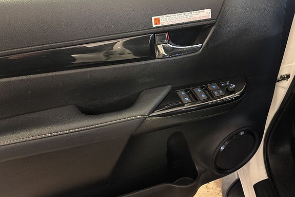 Toyota HiLux 10 of 18