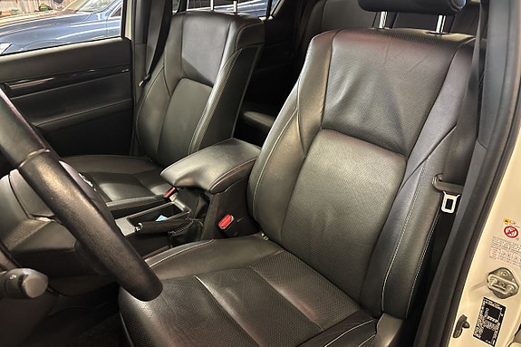 Toyota HiLux 12 of 18