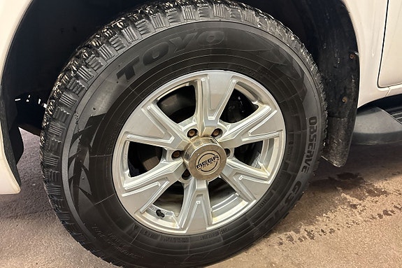 Toyota HiLux 4 of 5