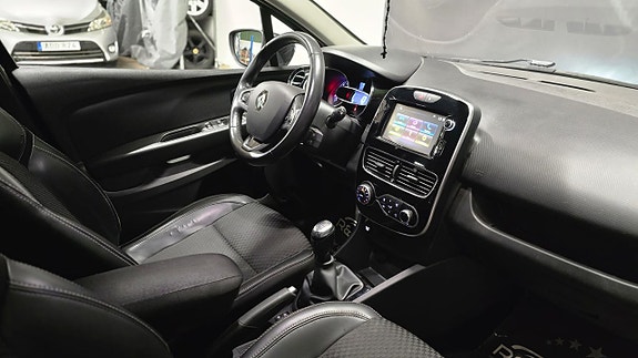 Renault Clio 11 of 27