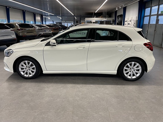 Mercedes-Benz A180 2 of 5