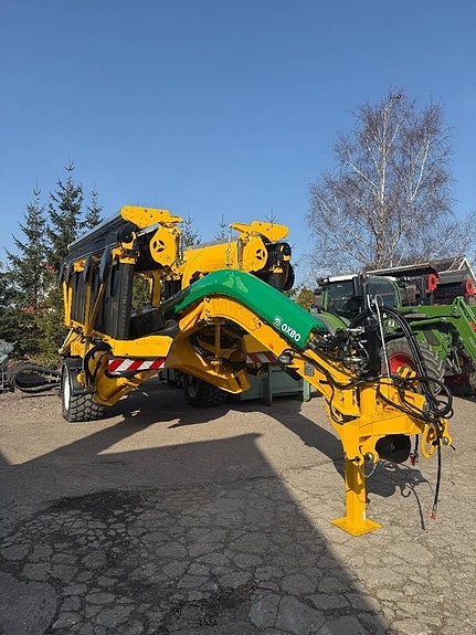 Oxbo CM240 2 of 4