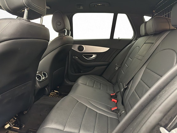 Mercedes-Benz C200 16 of 28