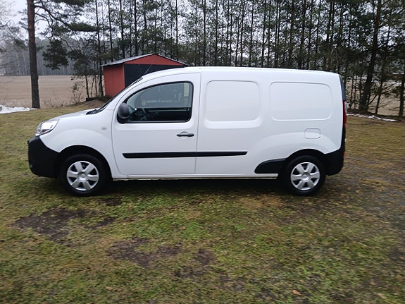 Nissan NV250 2 of 5