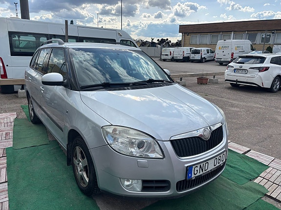 Skoda Fabia 2 of 5