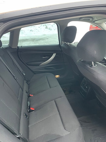BMW 320 17 of 19