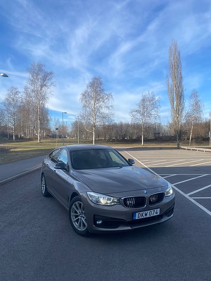 BMW 320 2 of 5