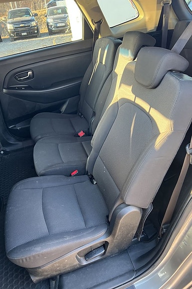 Kia Carens 17 of 18