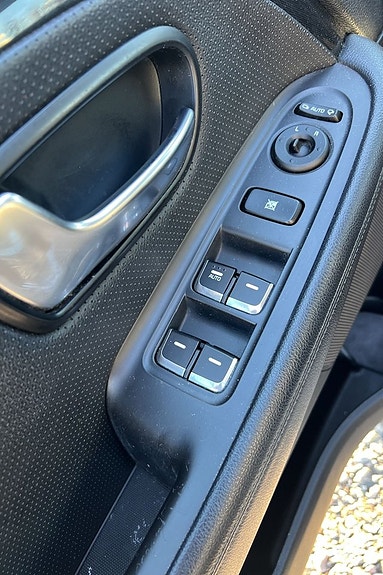 Kia Carens 7 of 18