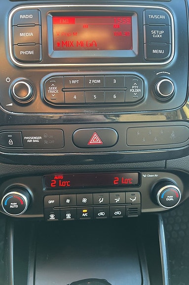 Kia Carens 12 of 18