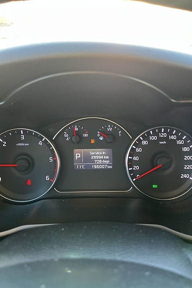 Kia Carens 10 of 18