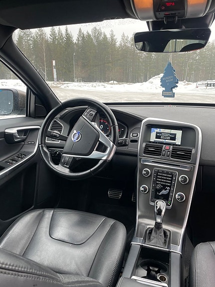 Volvo XC60 16 of 21